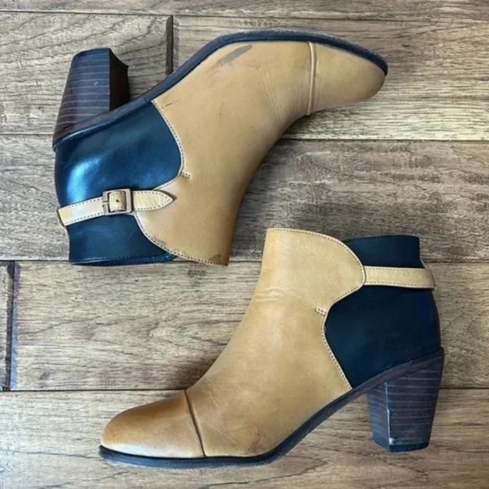 Wolverine Tan and Black Ankle Boots - Picture 4 of 13